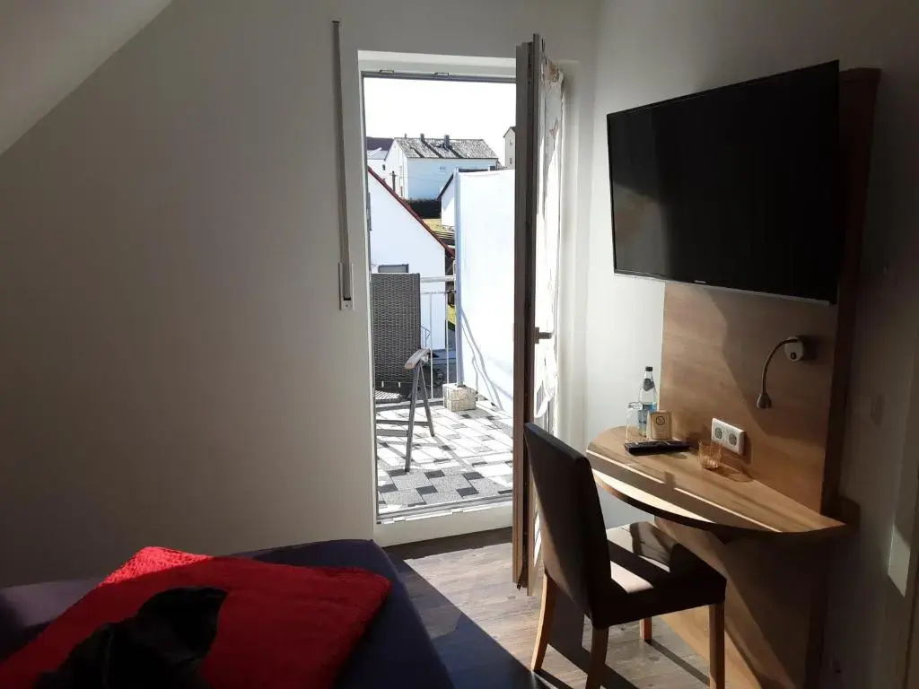 Standard Double room with balcony (full double bed)