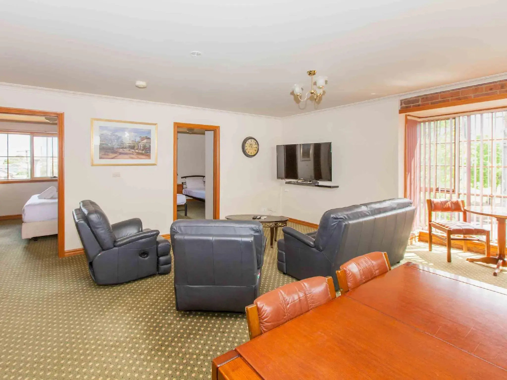 2 Bedrooms Apartment