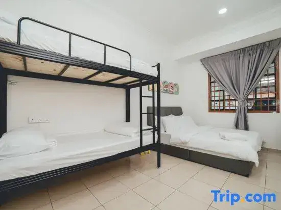 ShinChan Chill 14pax Homestay@Bukit Indah