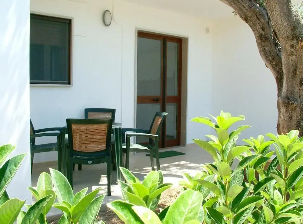 Ferienwohnung "ulivo" mit Pool und Privatstrand -1