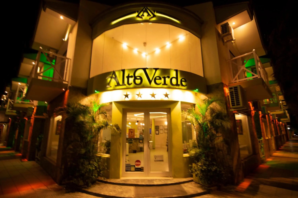 Alto Verde Suites And Apart