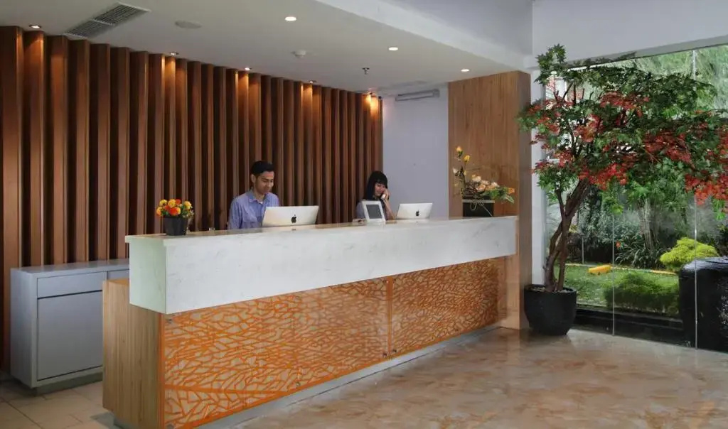 Lobby & Reception