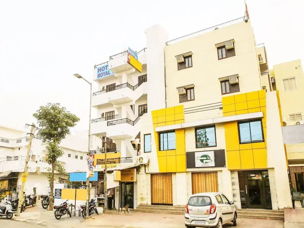 OYO 9971 Hotel Royal T