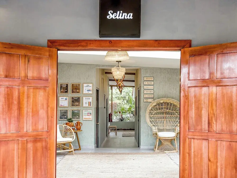 Lobby & Reception