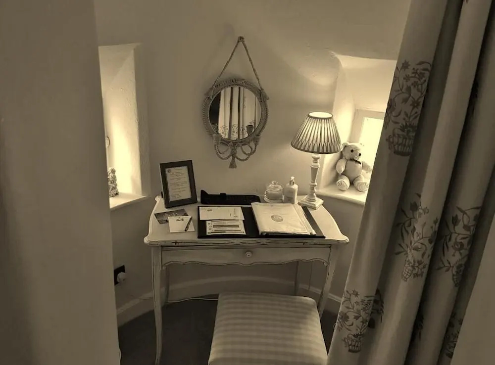 Deluxe Double room with lake view (full double bed)