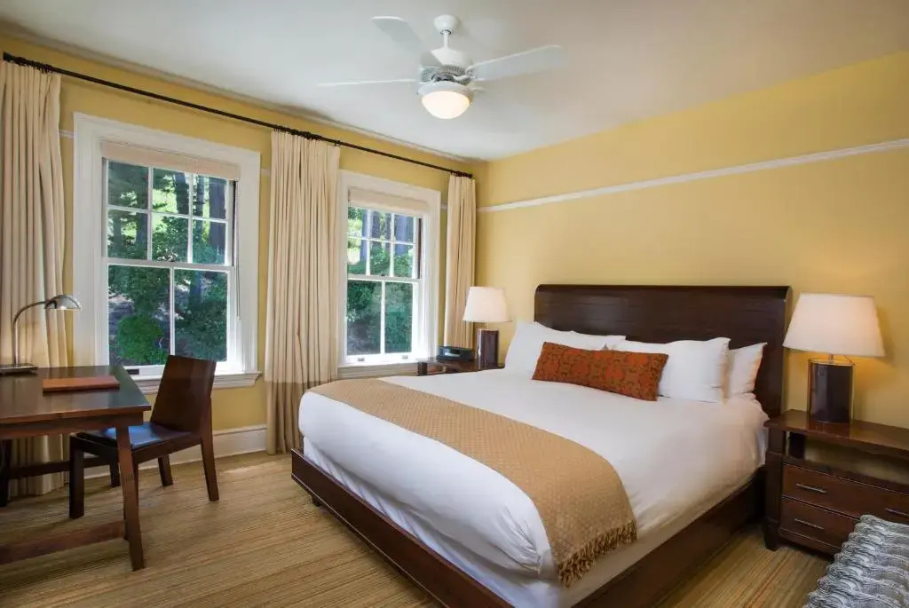 Historic Deluxe Double room with city view (full double bed)