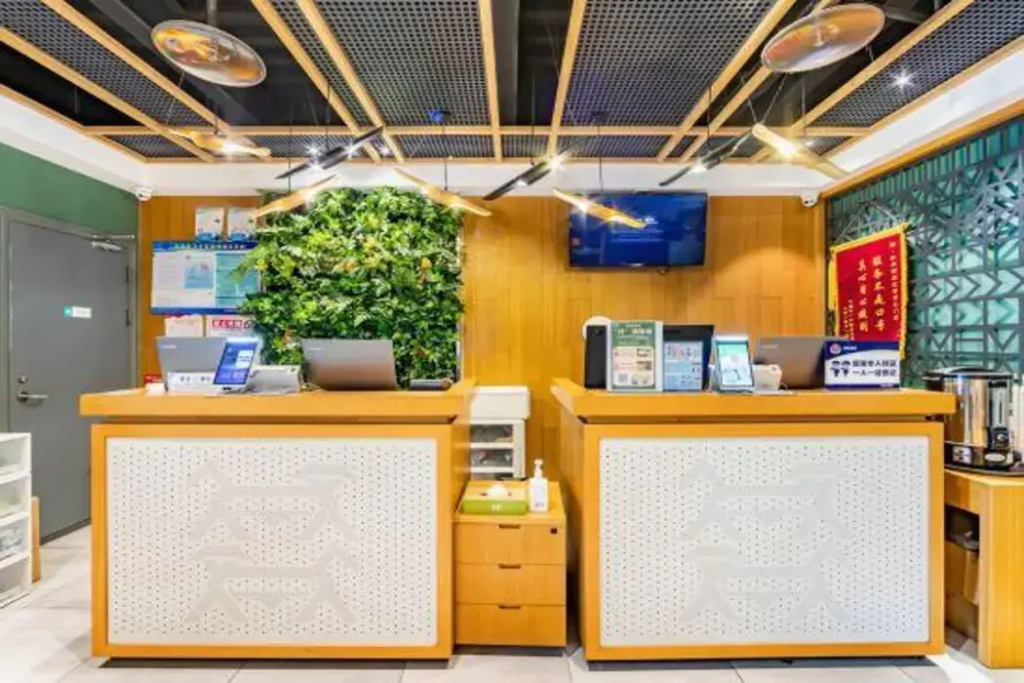 Lobby & Reception