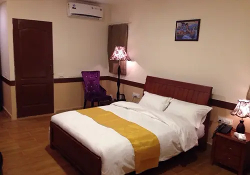 Deluxe room with pool view