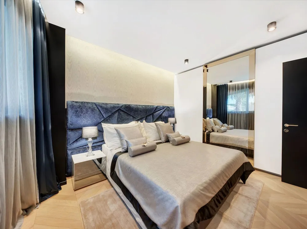 Superior Quadruple Suite with partial sea view