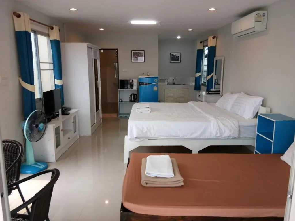 Deluxe Double room (full double bed)