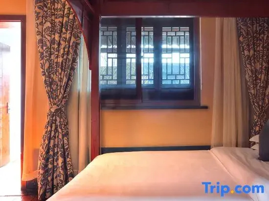 Standard Double room with balcony (full double bed)