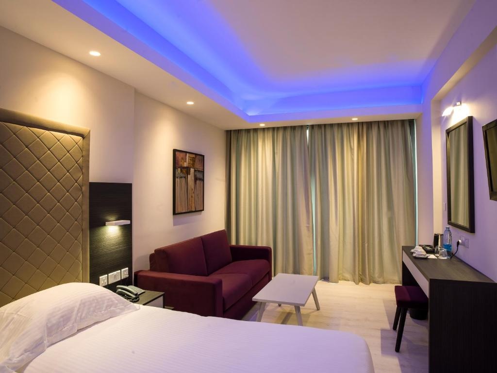 Superior Double room with city view (full double bed)