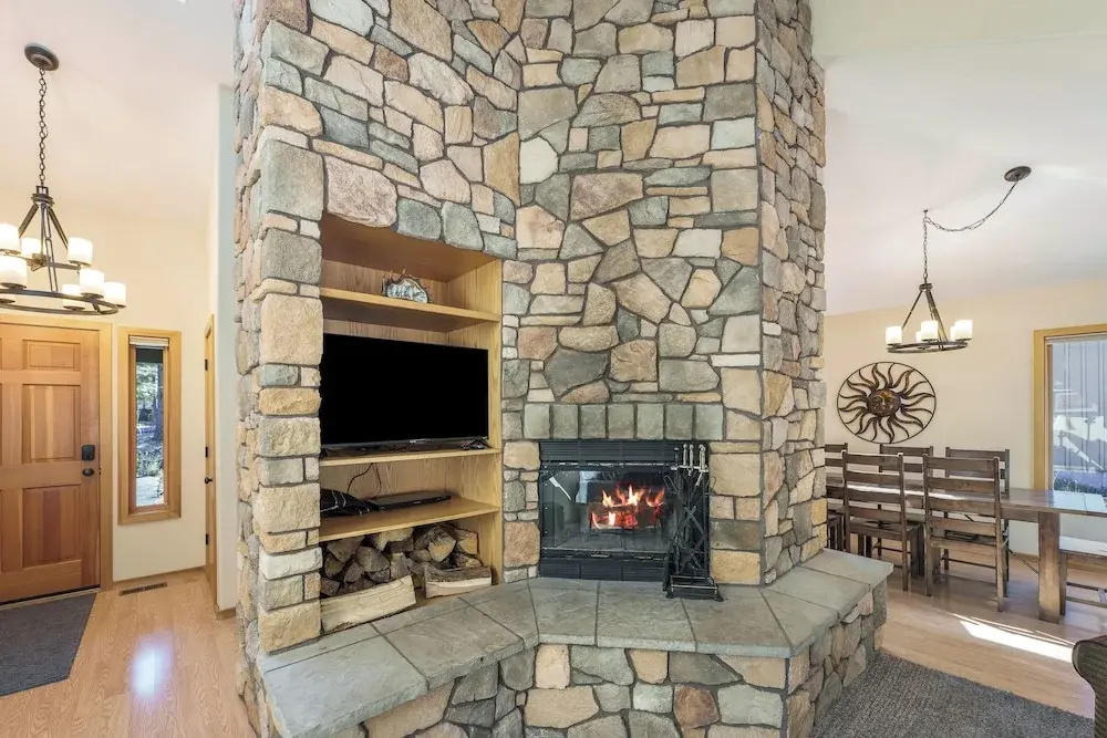 Charming Hot Tub Home Near Sharc