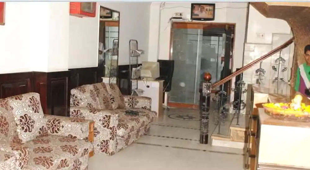 Lobby & Reception