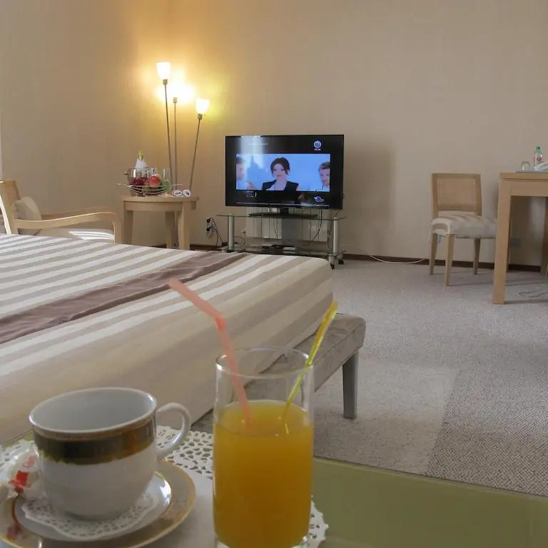 Double Suite (full double bed)