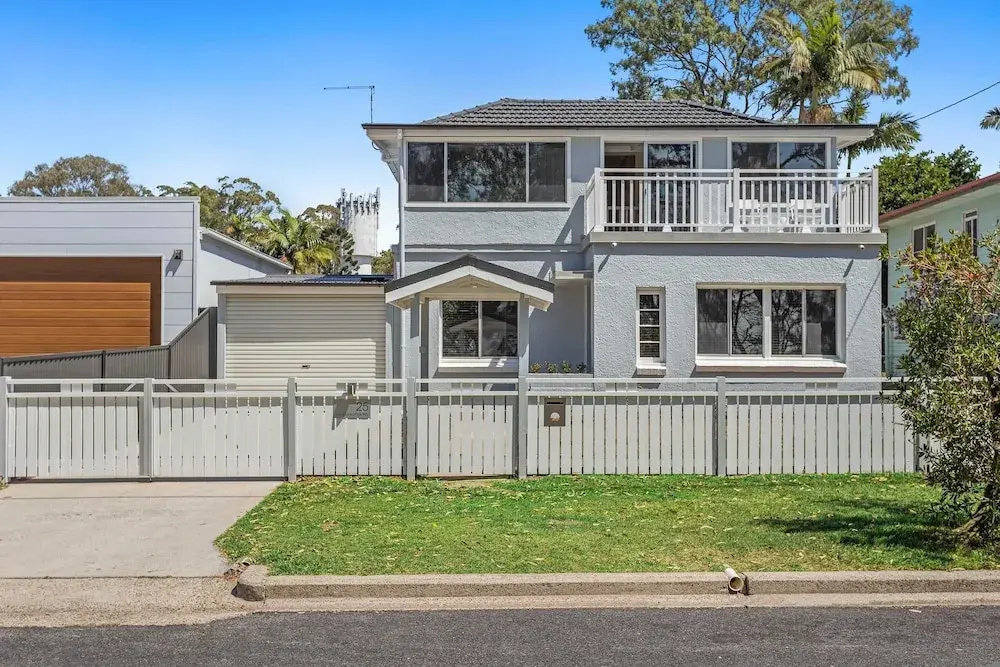 Metawisebnb Waterfront 3BR Coastal Escape
