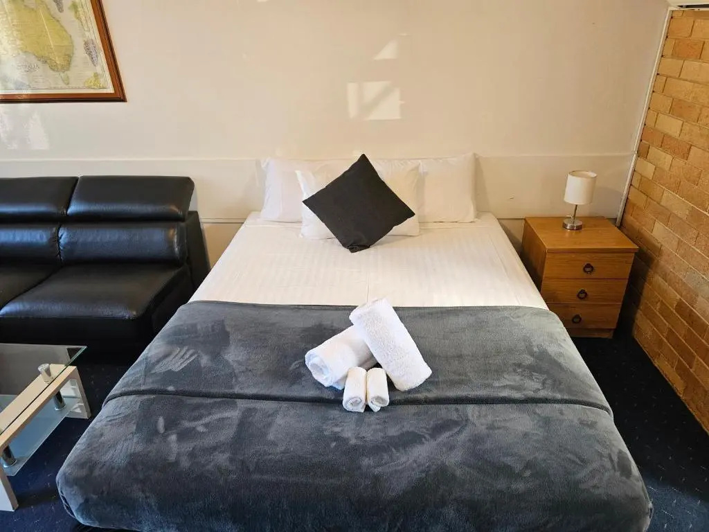 Deluxe Double room (full double bed)