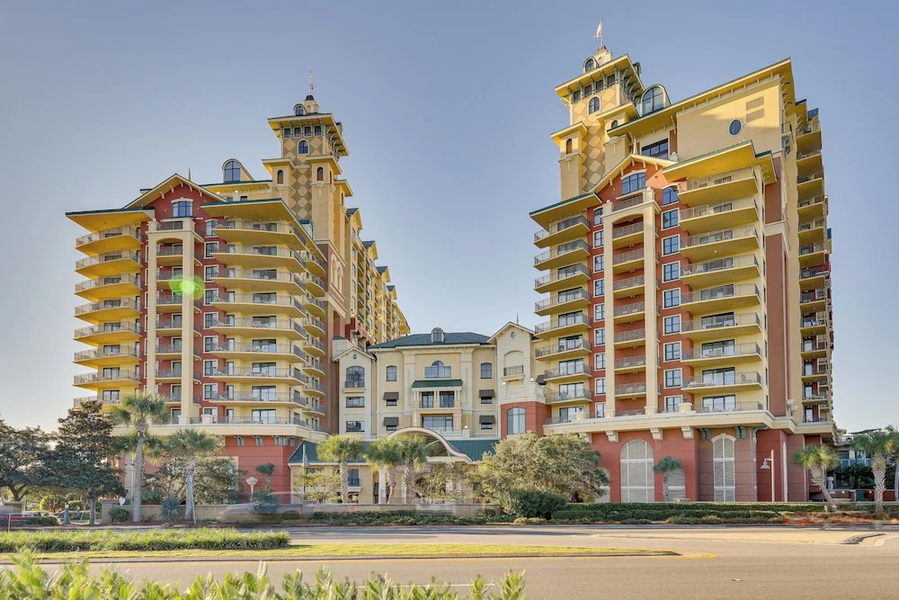 Emerald Grande Condo: Beach, Marina & Ocean View