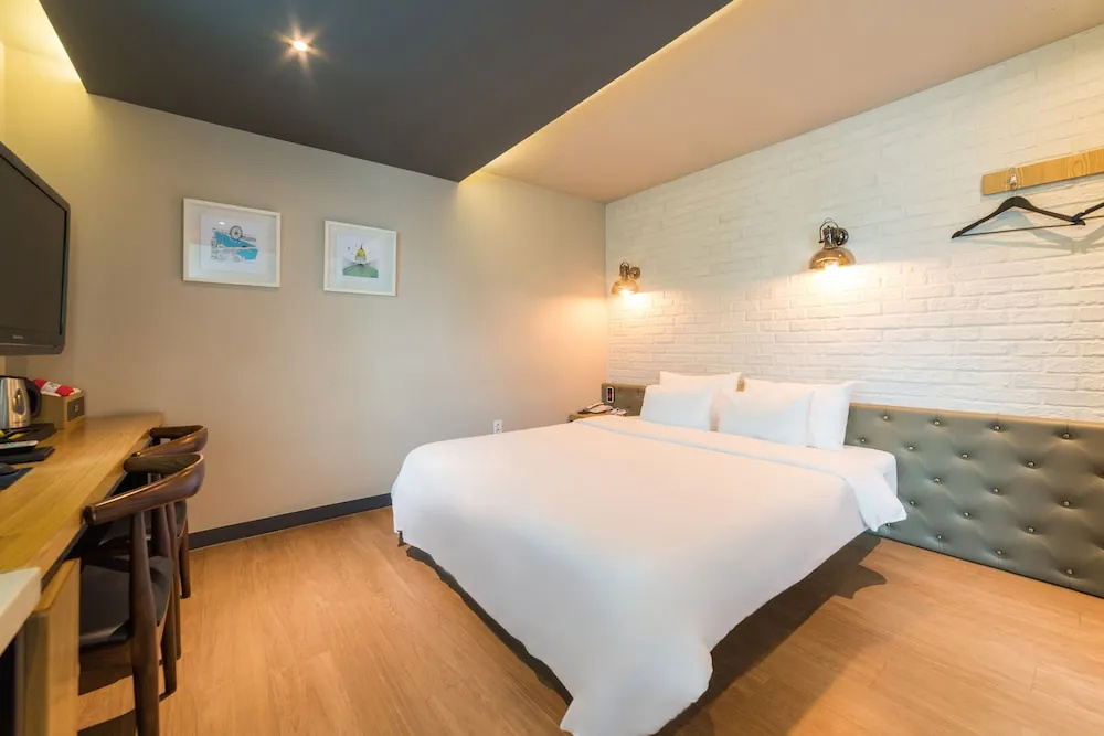 Economy room