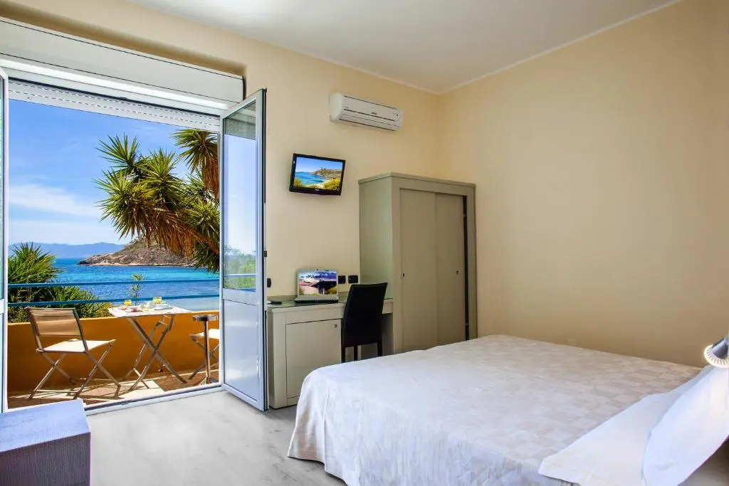 Deluxe Double room with sea view (twin beds)