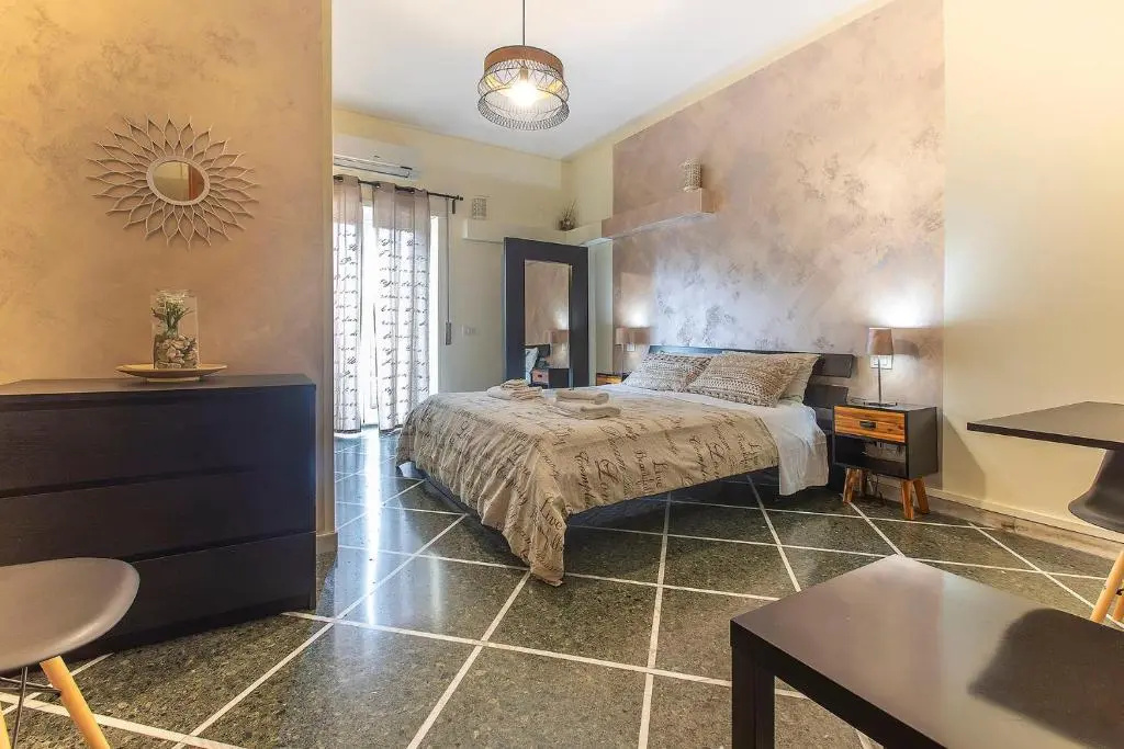 Deluxe Double room (full double bed)