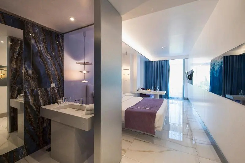 Deluxe Junior Suite