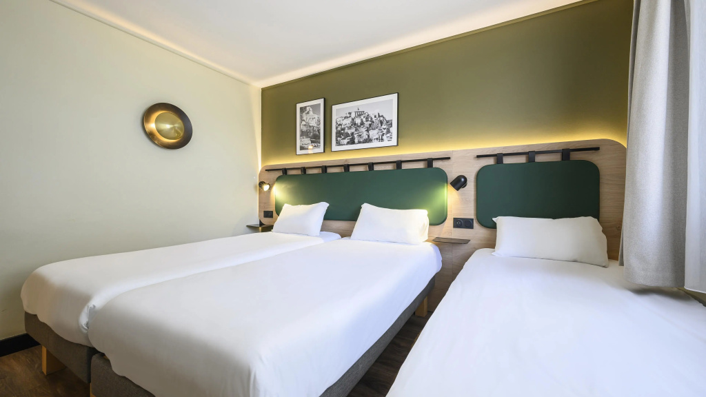 Standard Triple room