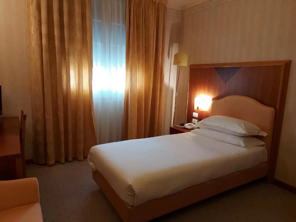 PHI Hotel Astoria - Chambres