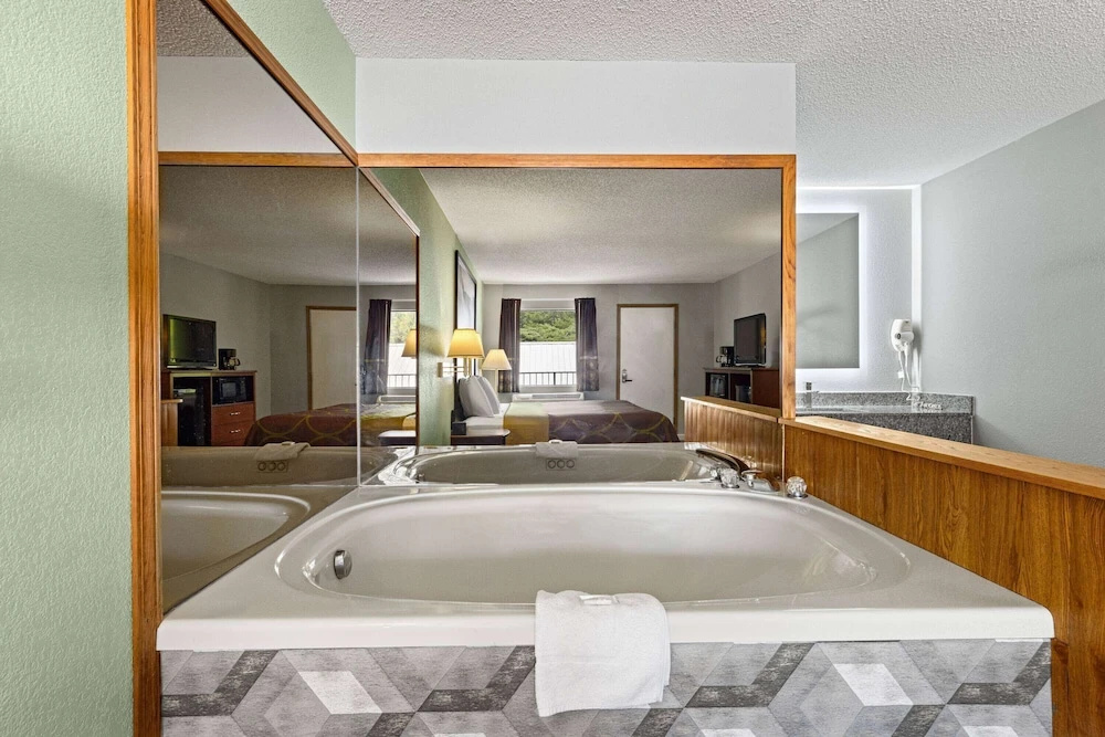 Double Suite (full double bed)