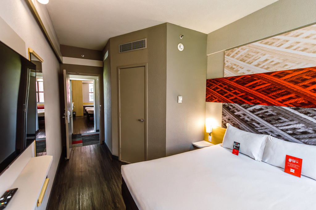 ibis Maringa — 3