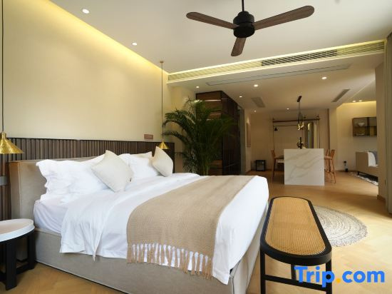 Family Suite with pool view