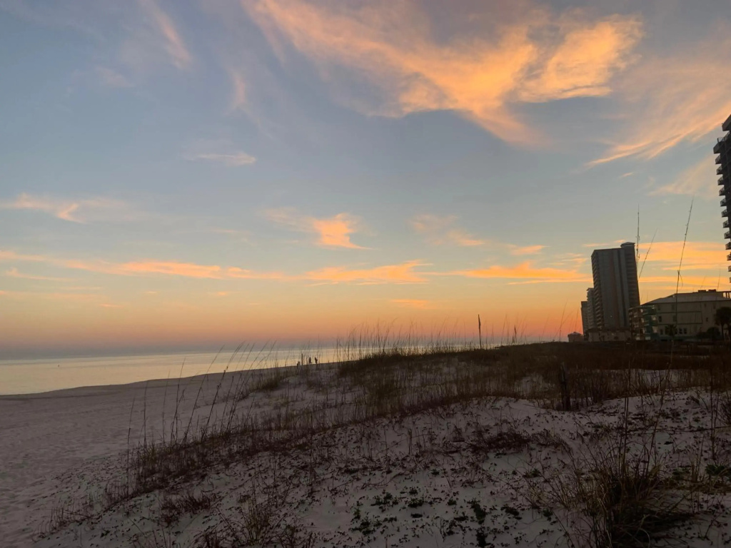 2-Bedroom Condo on Gulf Shores Beach w/Pool