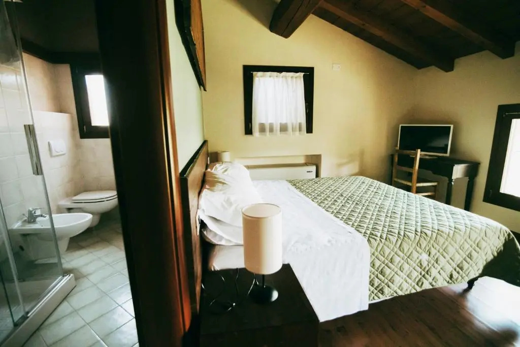 Superior Double room (full double bed)