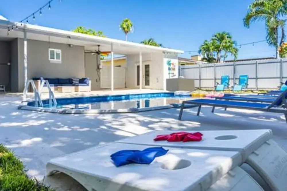 600 SW 31st Ave Pool Patio 4 Queen Beds Sleep 8 Parking
