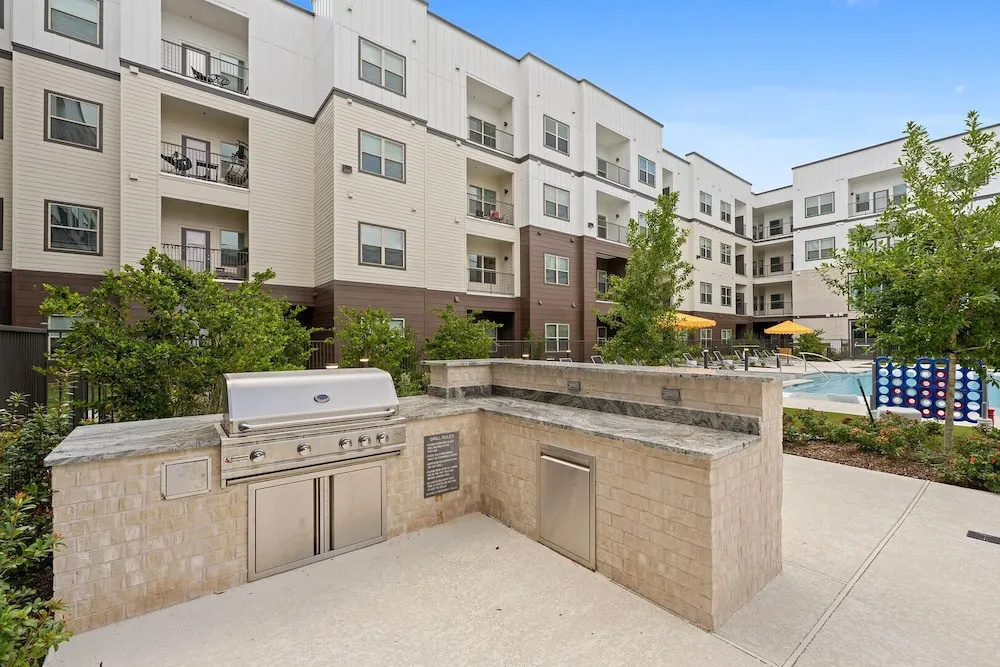 Landing Apartments Near Texas Children's Hospital West Campus
