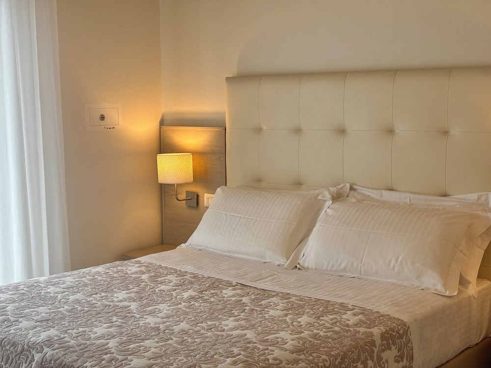 Standard Double room with sea view (full double bed)