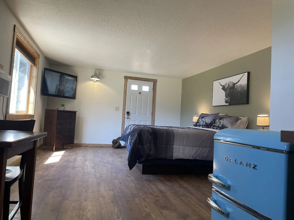 Double Suite (full double bed)