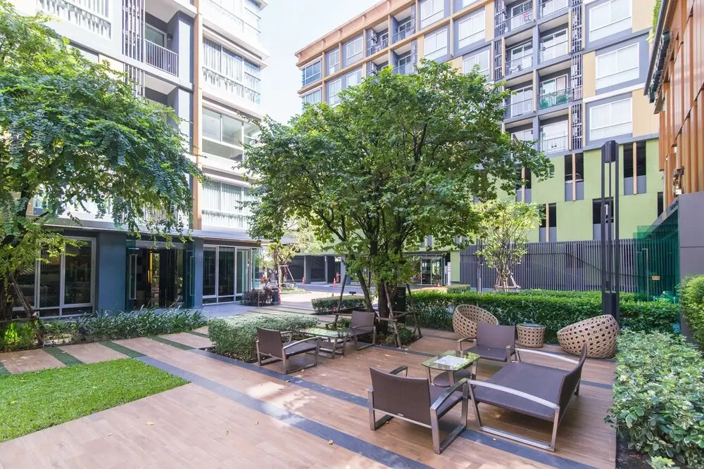 Near BK University Quiet Condo in Rama4 bkb130