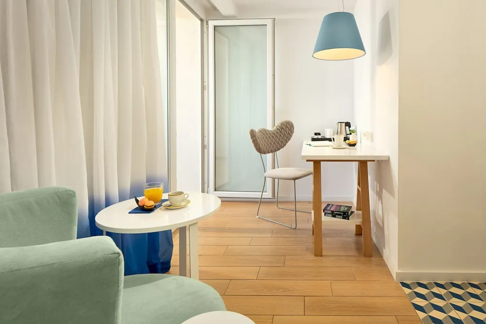Junior Suite with balcony and with sea view