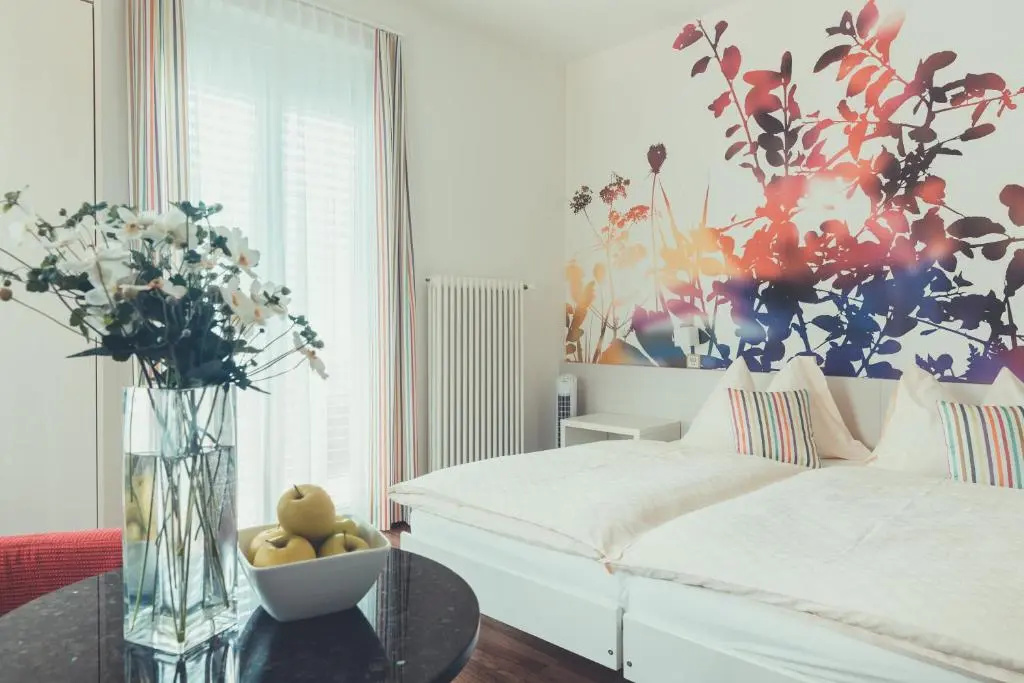 Standard Double room with lake view (full double bed)
