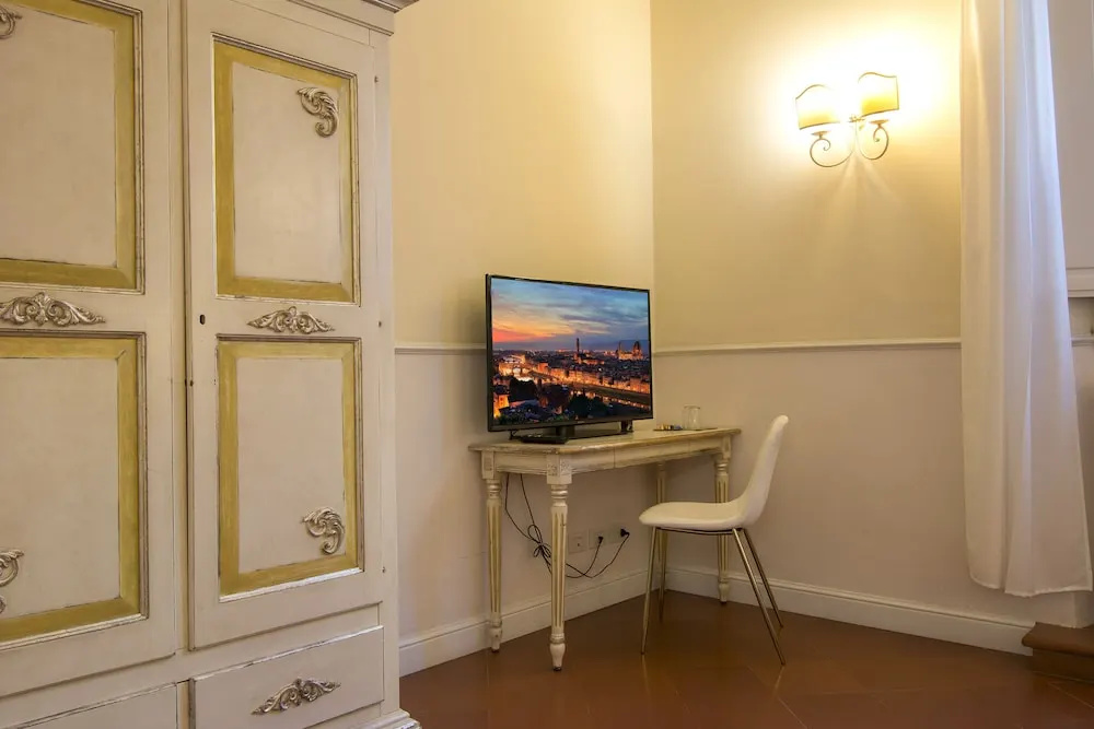 Classic Double room (full double bed)