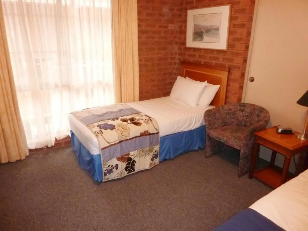 Standard Triple room