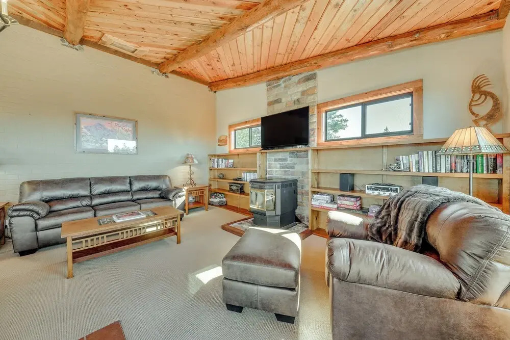 Cloudcroft Cabin w/ View ~ 4 Mi to Ski Cloudcroft! - фото 2