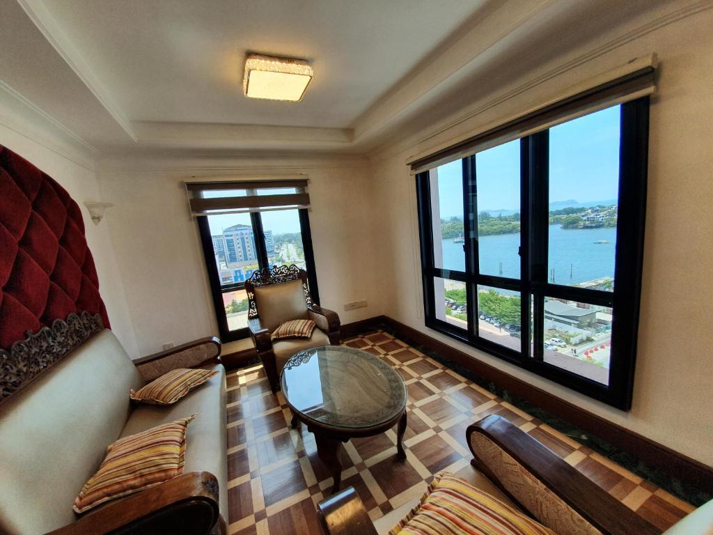 Marina Court Luxury Penthouse