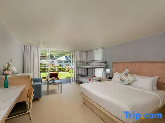 Двухместный семейный номер Premier двухъярусная кровать в The Briza Beach Resort Khaolak