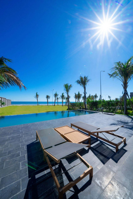 Beach & Waterfront