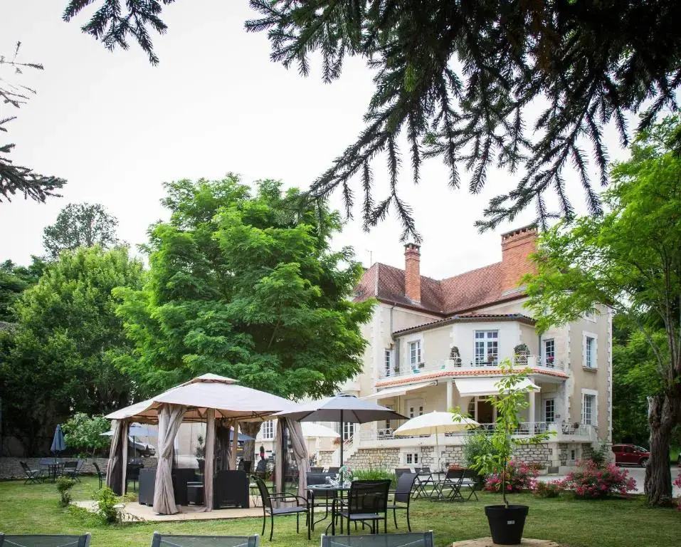 Vue du Château d'Excideuil Studio Appartement familial