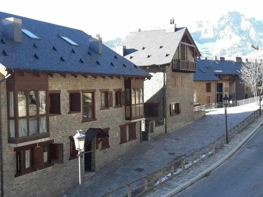 La casita de Carol apartamento vacacional con piscina en Panticosa