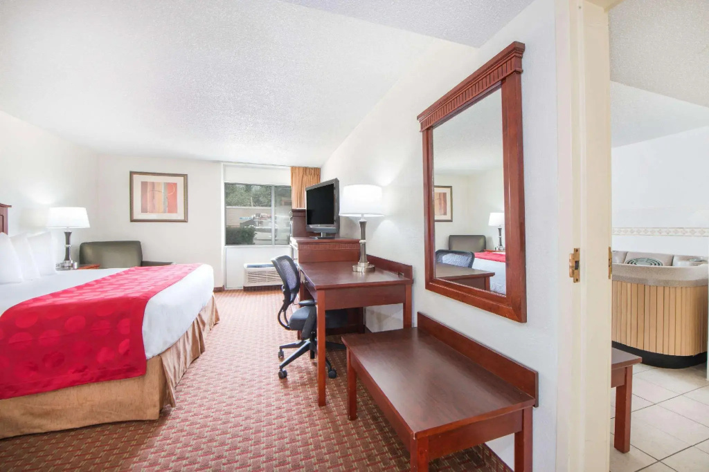 1 Bedroom Double Suite (full double bed)