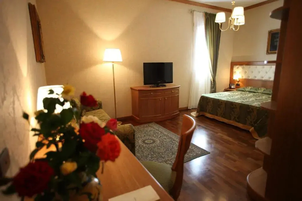 Standard Triple room